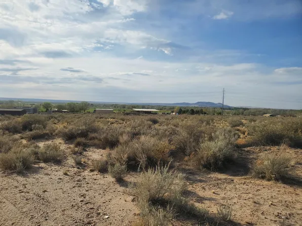 3 Puckett Dr, Los Lunas, NM 87031