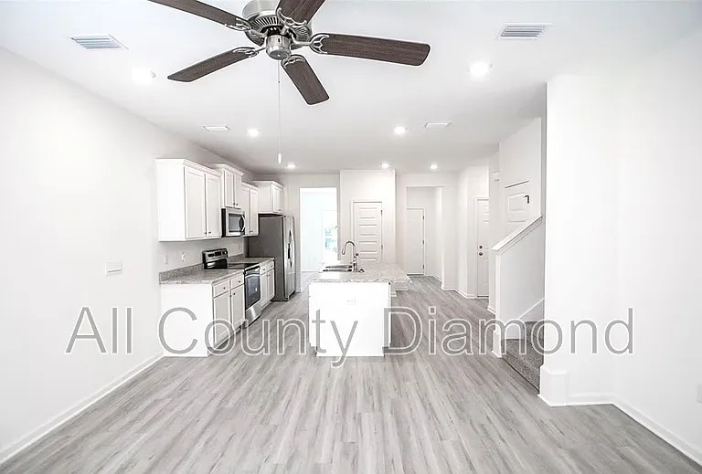 30 Sandywoods Ct — Photo 2