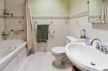 2628 W Lyndale St — Photo 7