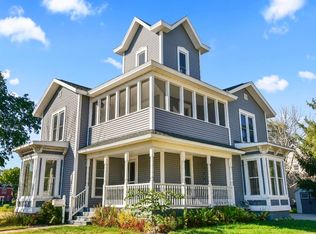 204 4th St SW, Waverly, IA 50677