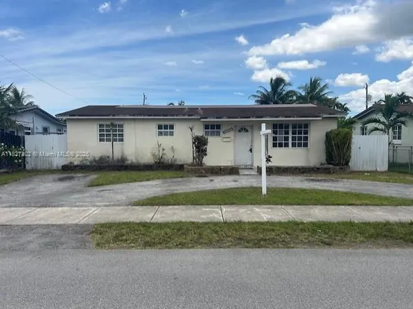 10060 SW 4th St, Sweetwater, FL 33174