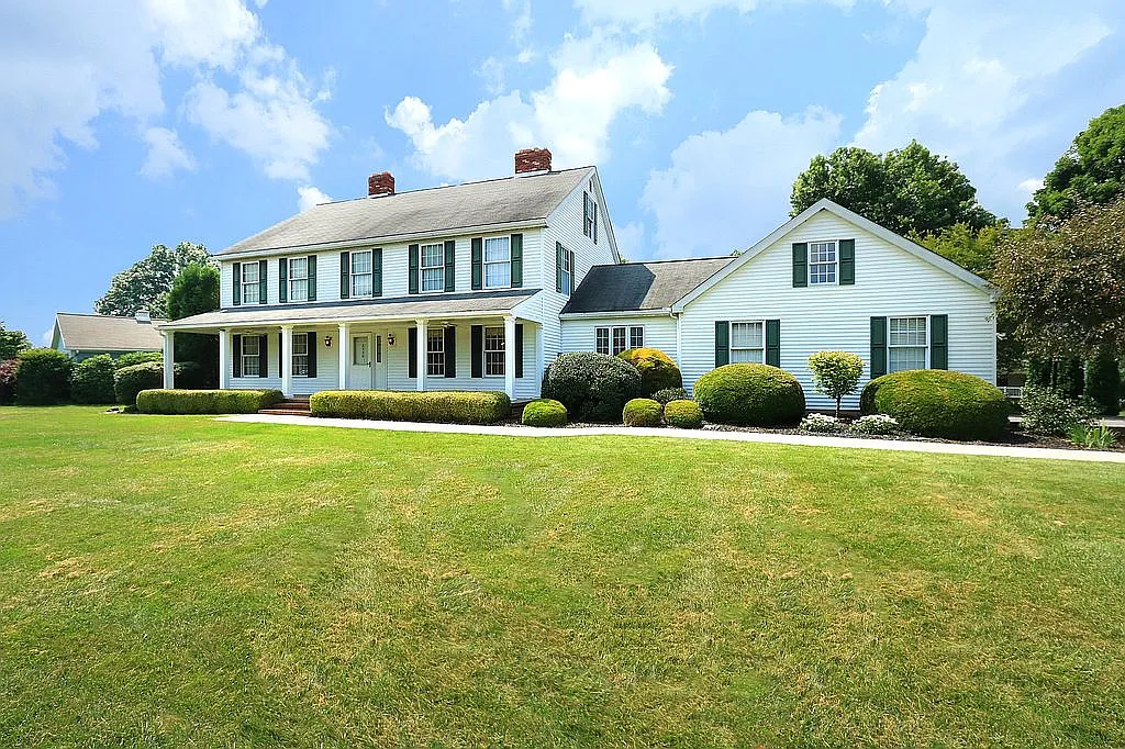 2540 Meadow Rd photo 1