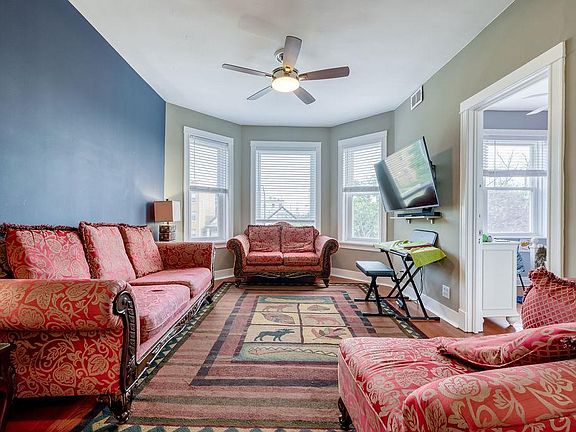 3rd image of 3942 W Wrightwood Ave