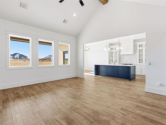 4th image of 4381 Raymond Ln