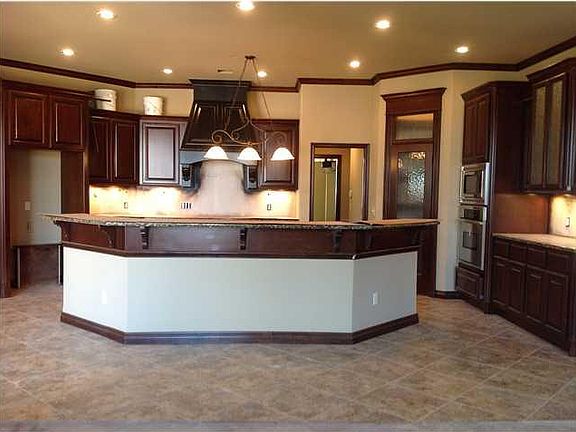 3rd image of 9209 30th St