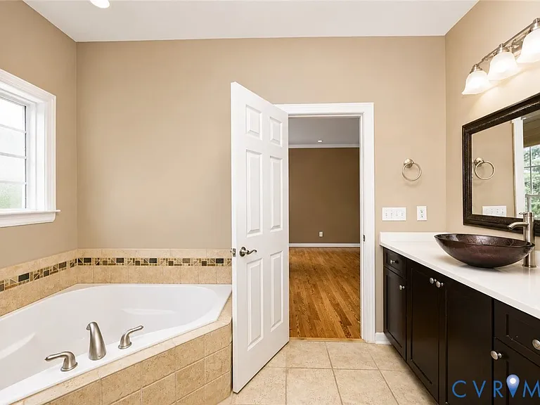 11320 Sadler Oaks Dr — Photo 36