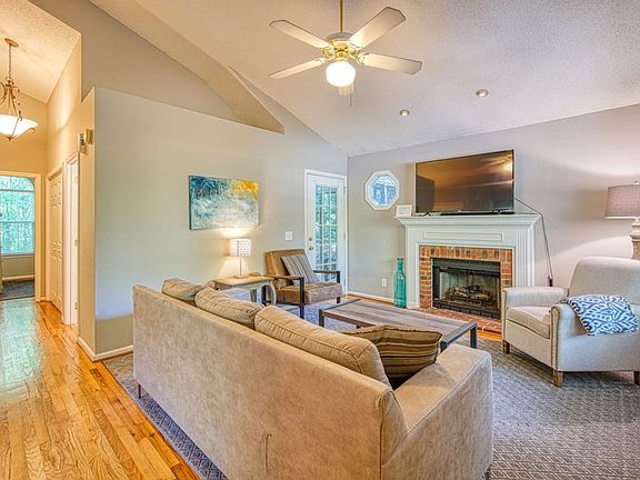 4th image of 226 Broughton Dr