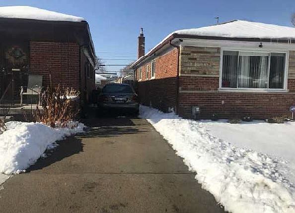 2nd image of 22121 Avon Ave