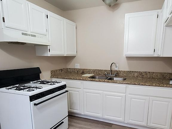 4th image of 563 N Mar Vista Ave APT 102