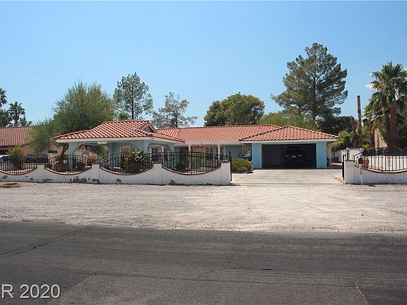 3rd image of 2925 S Torrey Pines Dr