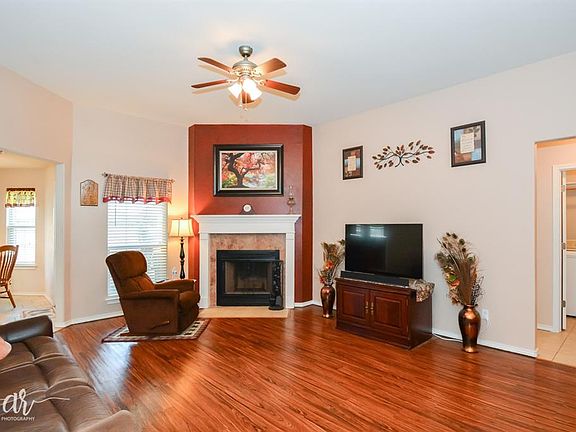 4th image of 382 Sugarloaf Ave