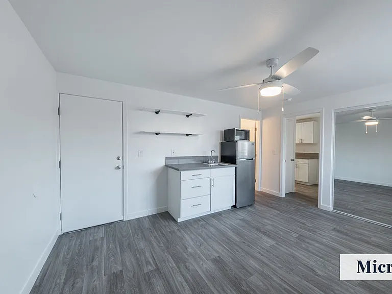 Colony Studios & Apts — Photo 1