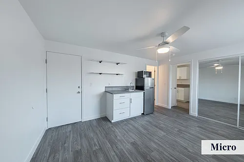 Colony Studios & Apts Photo 1