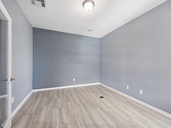 5th image of 317 Merlot Dr