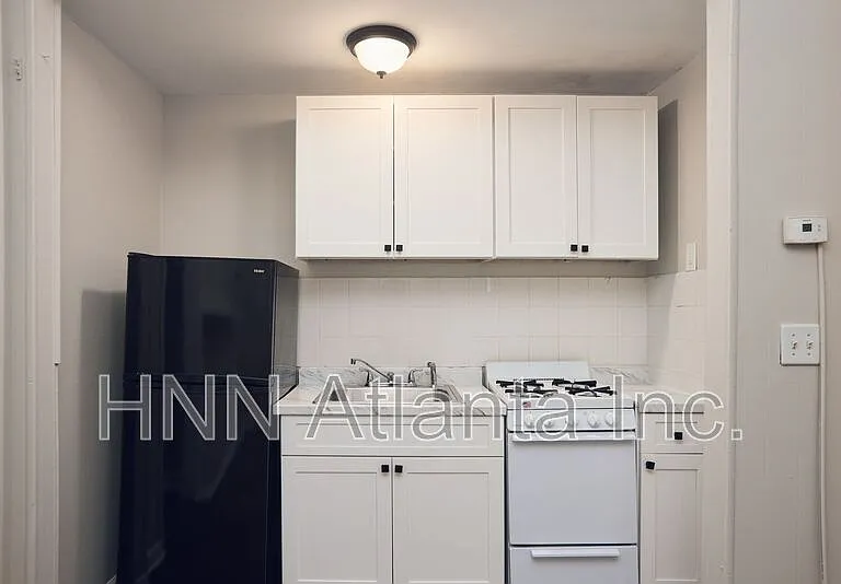 887 Myrtle St NE #4 — Photo 3