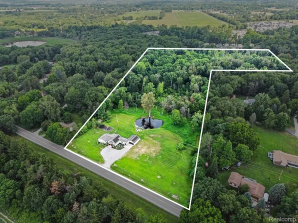 4086 W Commerce Rd, Milford, MI 48380