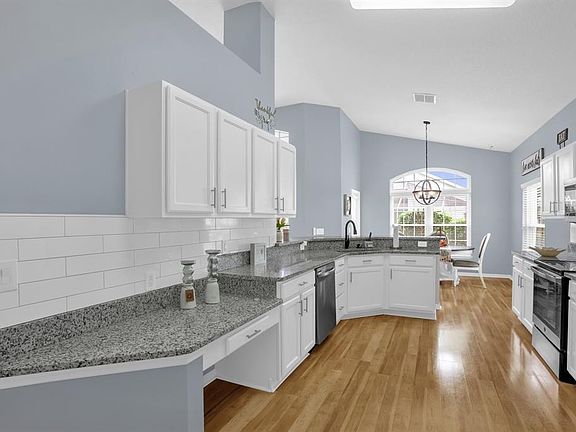 3rd image of 116 Fleming Ln