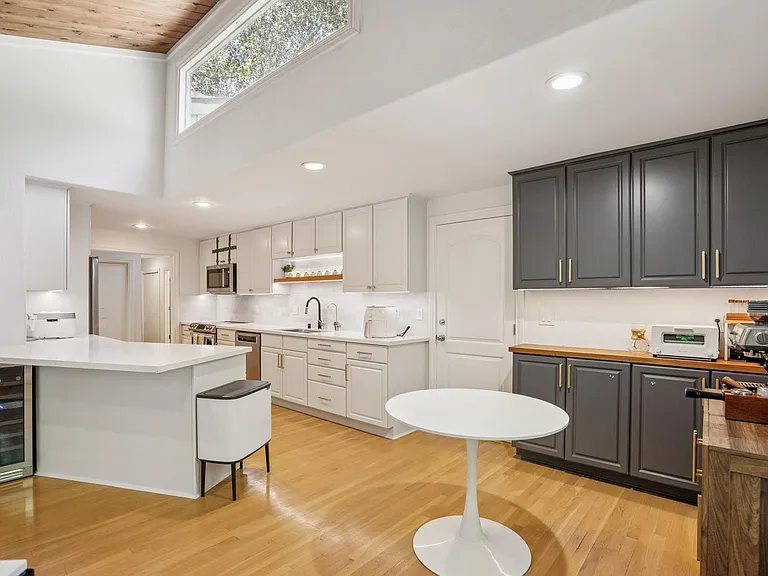 886 Berkeley Ave — Photo 6
