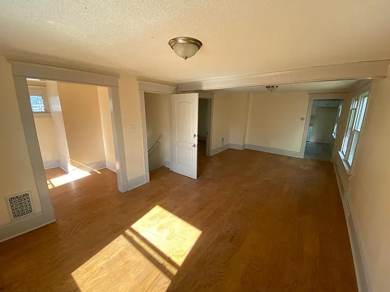 2133 Niagara St #2 — Photo 7