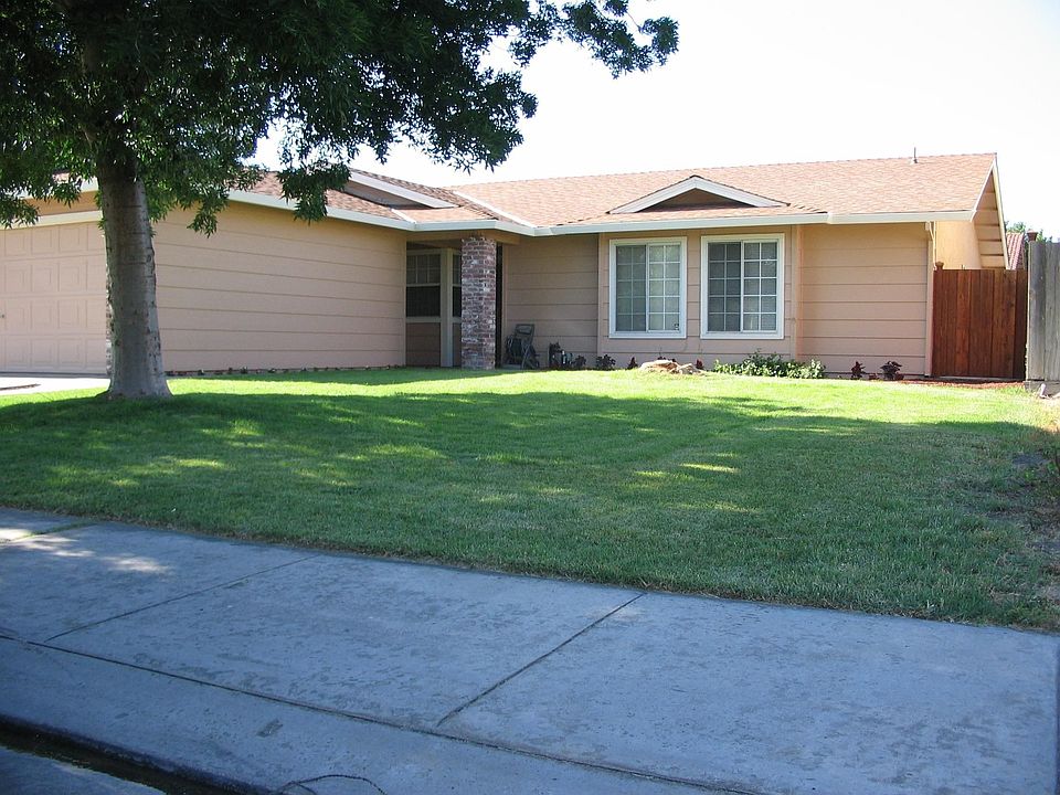 Exterior Just Painted! New Roof!