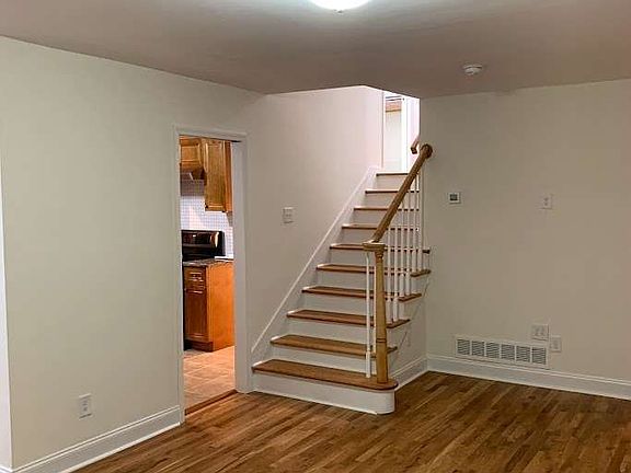2nd image of 3019 Trafalgar Way