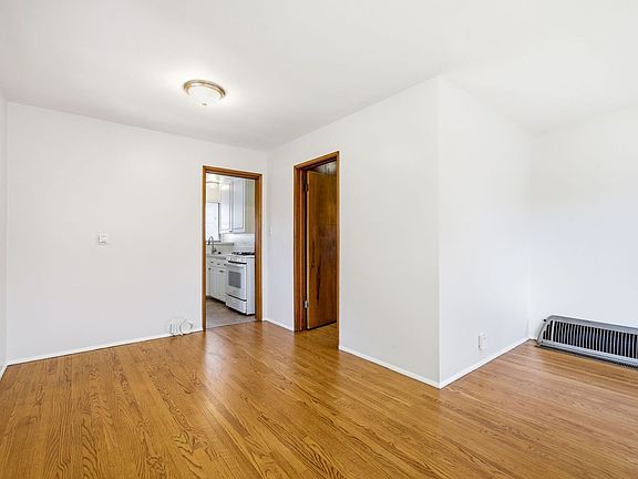 2nd image of 624 E Jefferson Ave
