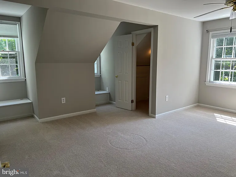 10220 Cedar Pond Dr — Photo 42