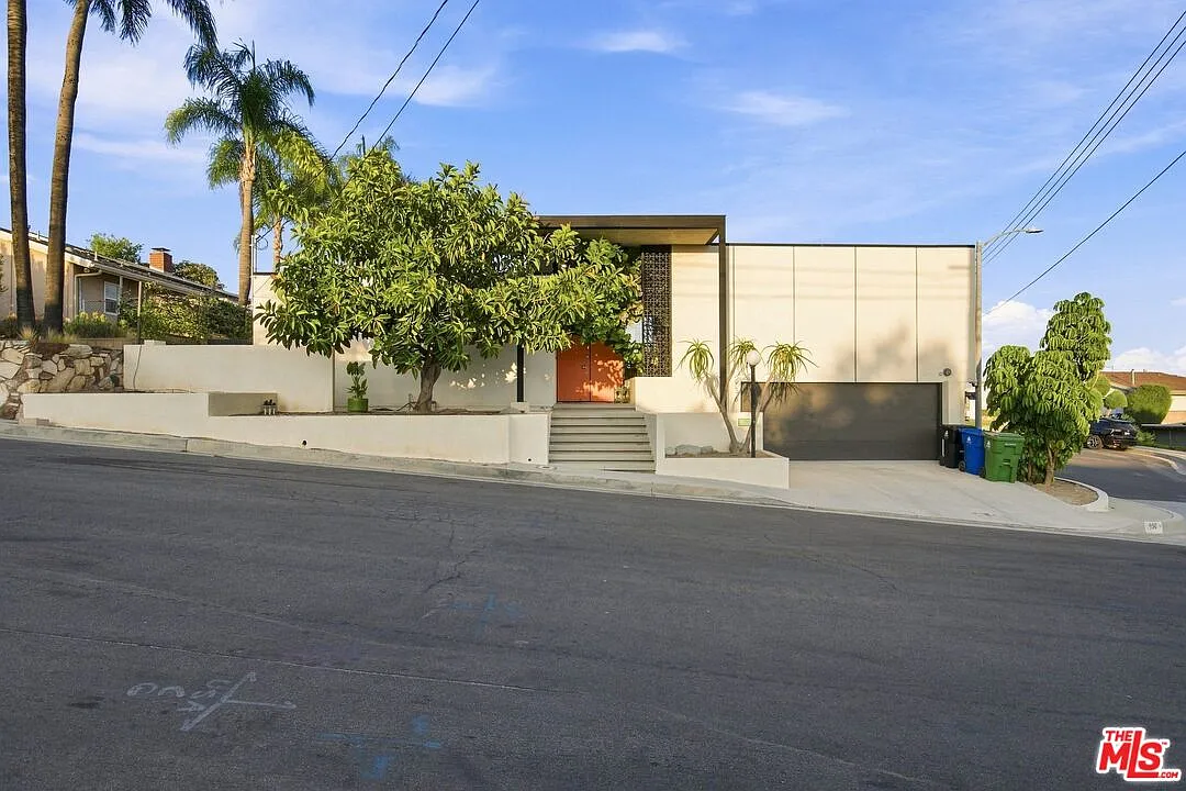 3 bed, 2.5 bath, 2600 sqft, $12,500 — Photo 1