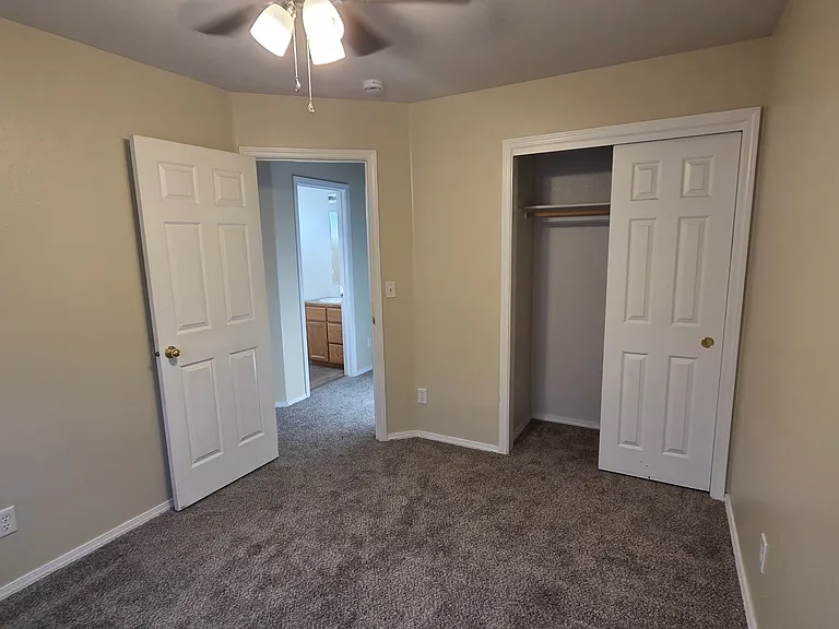 4004 E Park Ridge Dr — Photo 12