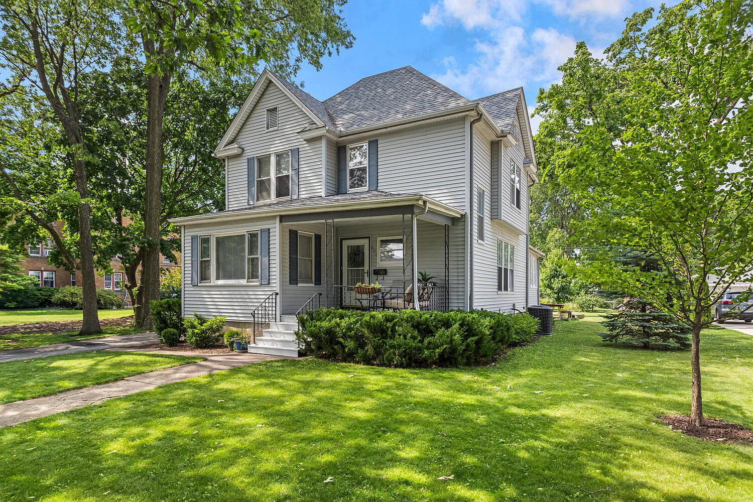808 W Green St photo 1
