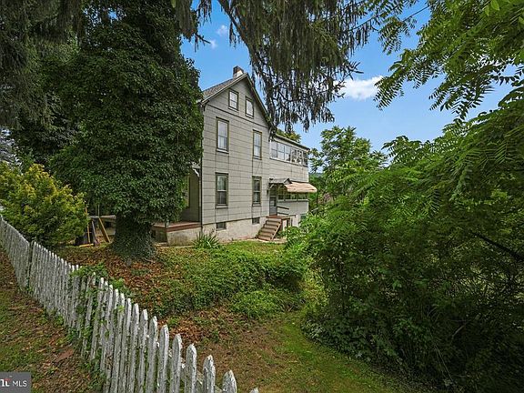 3rd image of 1111 Friedensburg Rd