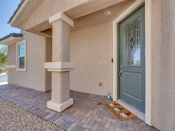 4th image of 683 Narissa Ave