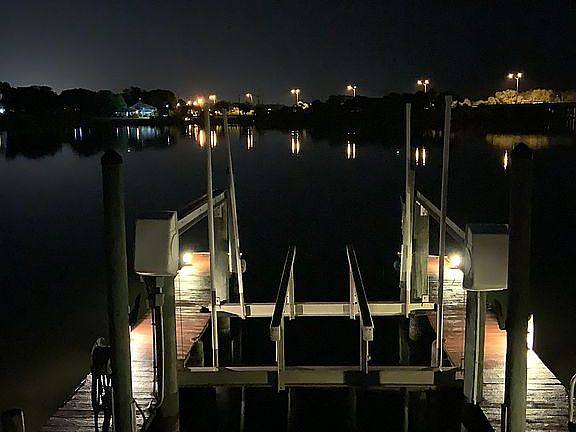 Twin docks - & boat lift 