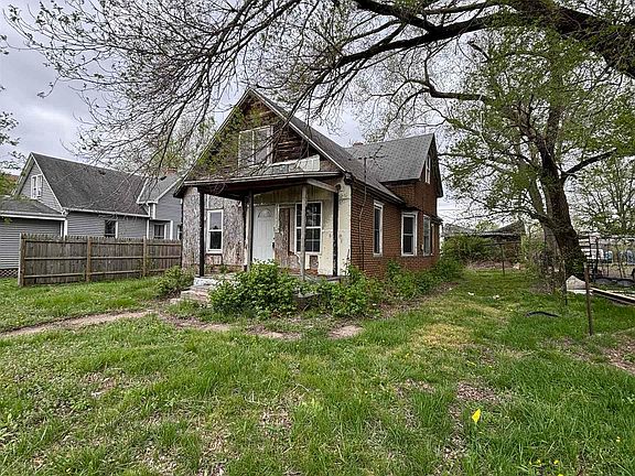3rd image of 205 2nd St