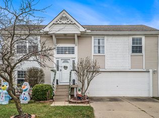 495 Victorian Ln, Belleville, MI