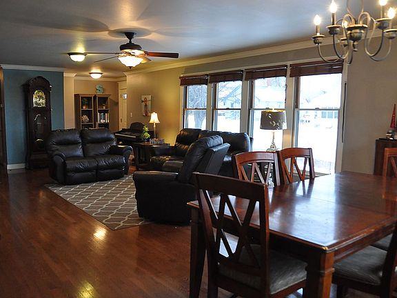 Open concept dining /living