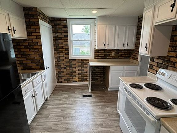 5th image of 1009 E Lewis St