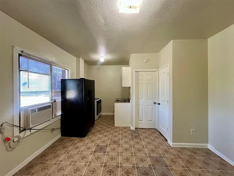 2705 Lorraine St #8 — Photo 7