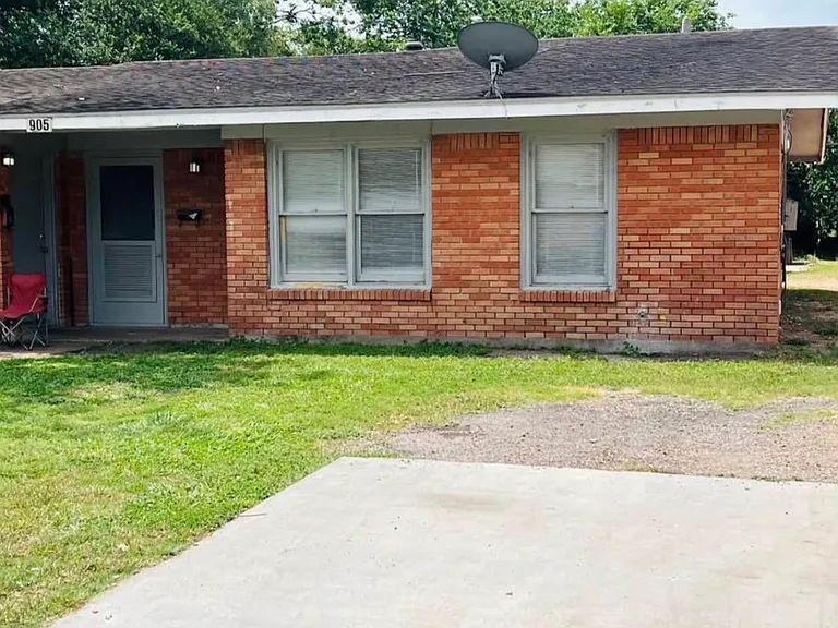 905 E Crestwood Dr #B — Photo 9
