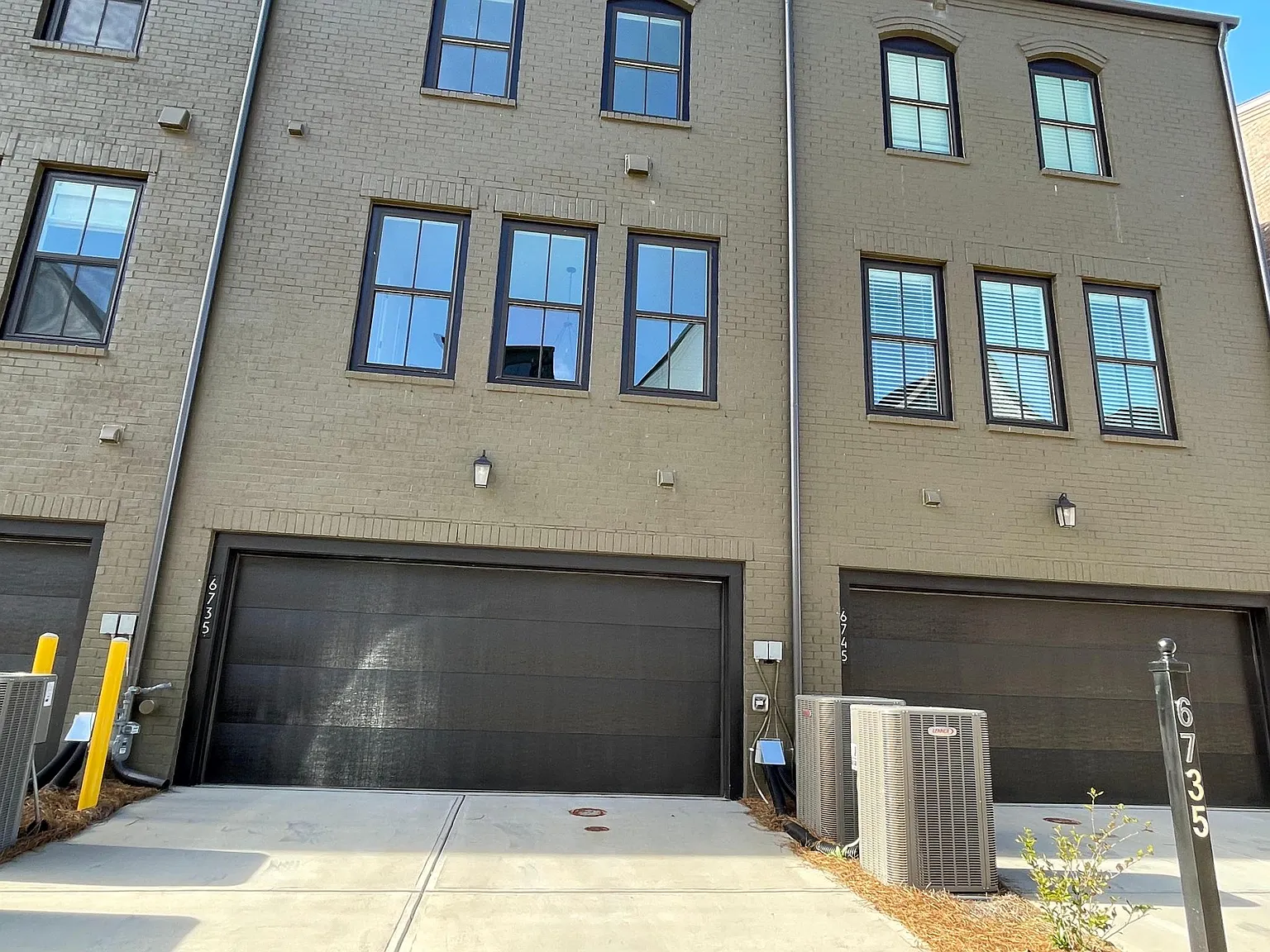 3 bed, 3.5 bath, 1960 sqft, $4,000 — Photo 2