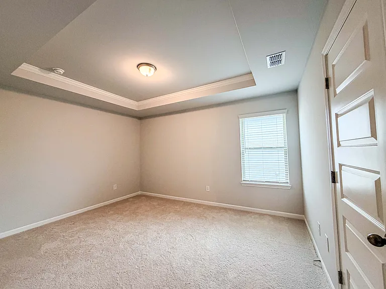 628 Sidney Ct — Photo 32