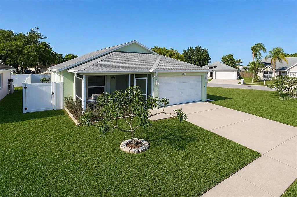 3 bed, 2.0 bath, 1278 sqft, $2,100 — Photo 3