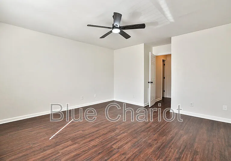 1000 Fargo St #E3 — Photo 23