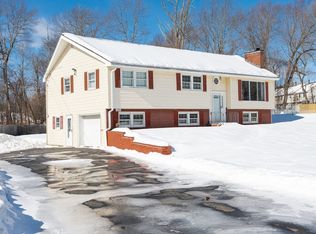 123 Flower Ln, Dracut, MA 01826