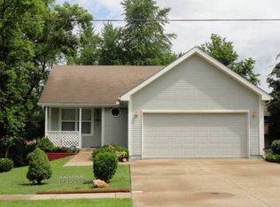 514 McDonald Rd, Leavenworth, KS 66048