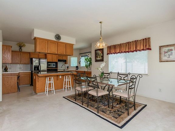 4th image of 2886 E Granada Ave