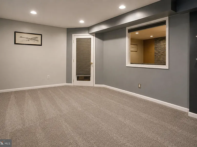 33 Farmington Ct — Photo 26