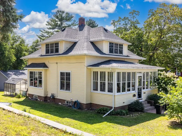 115 Mill St E, Cannon Falls, MN 55009