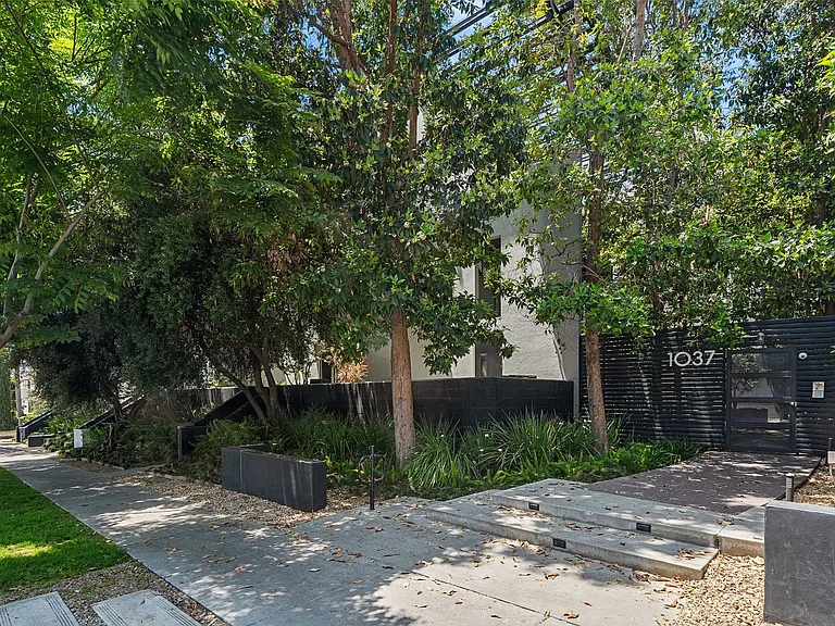 1037 N Laurel Ave #19C — Photo 2