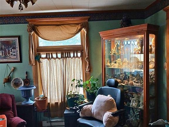 5th image of 401 E Carr Ave